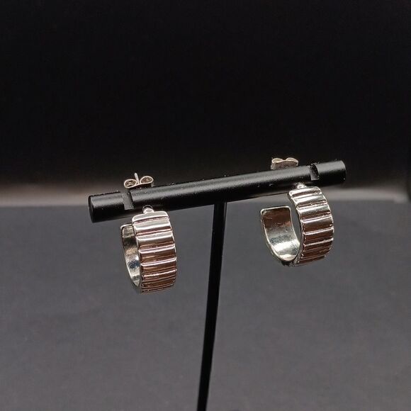 Beautiful Silver Ribbed Half Hooped Earrings. Great Pre-Owned Condition - Picture 3 of 5